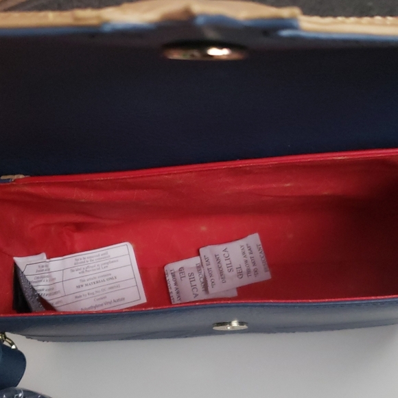 Loungefly Captain Marvel Crossbody/Wallet set - Picture 3 of 7